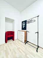 Quiet Private Room Near FAC Platz