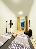 Quiet Private Room Near FAC Platz