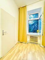 Quiet Private Room Near FAC Platz