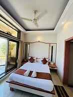 Raval Resort