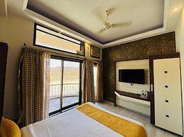 Raval Resort