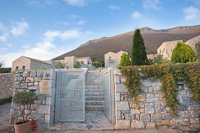 Armantanis Luxury Suites