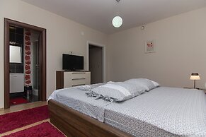 Holiday Home Vele With Pool