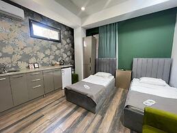 Fama 12 Hotel