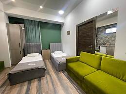 Fama 12 Hotel