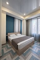 Fama 12 Hotel