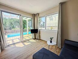 Seaside Pool Villas