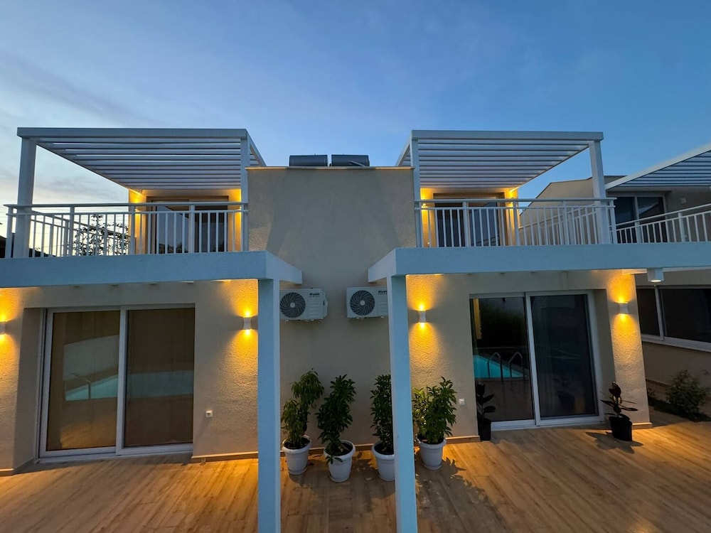 Seaside Pool Villas