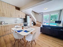 Seaside Pool Villas