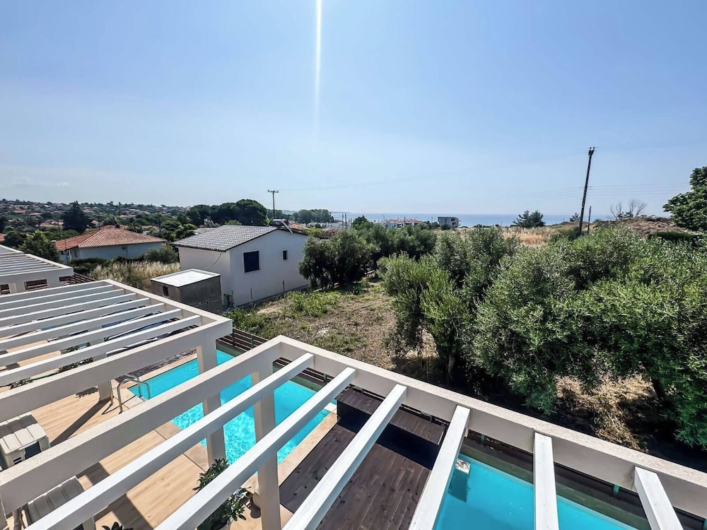 Seaside Pool Villas