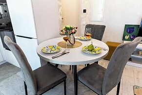 Three-room apartment near Avia Mall