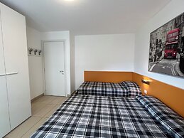 Seaside Flat With Spacious Balcony