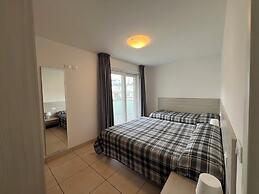 Beachside Flat With Spacious Balcony