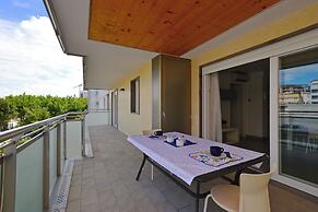 Beachside Flat With Spacious Balcony