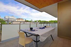 Beachside Flat With Spacious Balcony
