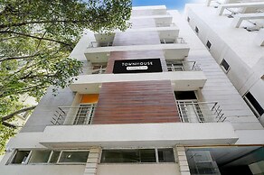 Classic With Balconyroyal Avenue