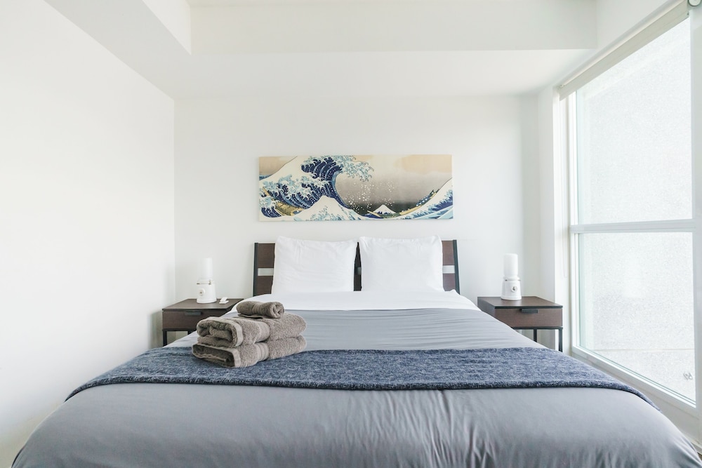 Luxury Suites Downtown with Parking