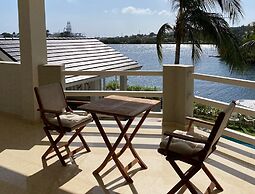Romantic Waterfront Villa for 6