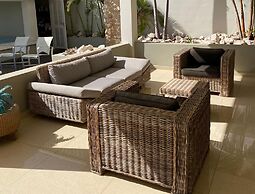 Romantic Waterfront Villa for 6