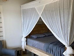 Romantic Waterfront Villa for 6