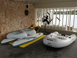 Romantic Waterfront Villa for 6