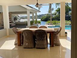 Romantic Waterfront Villa for 6