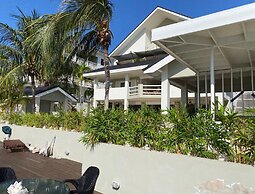 Romantic Waterfront Villa for 6