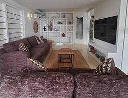 Romantic Waterfront Villa for 6