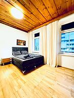 Spacious Private Room Near FAC Platz