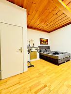 Spacious Private Room Near FAC Platz
