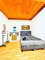Spacious Private Room Near FAC Platz