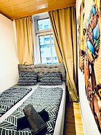 Spacious Private Room Near FAC Platz