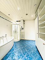 Spacious Private Room Near FAC Platz