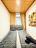 Spacious Private Room Near FAC Platz
