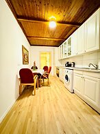 Spacious Private Room Near FAC Platz