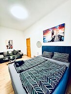 Spacious Private Room Near FAC Platz