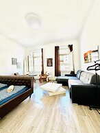 Cozy Studio Apartment Near FAC Platz