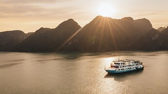 Aqua Legend Cruise