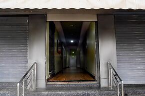 Deluxe Hotel Koshalya Mohan