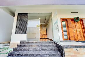 Super Townhouse Kalady