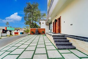Super Townhouse Kalady