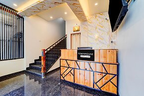 Super Townhouse Kalady