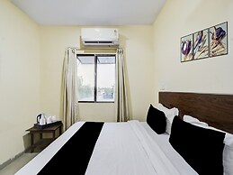 Deluxe Hotel Sri Varaahi inn