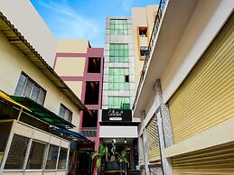 Deluxe Hotel Sri Varaahi inn