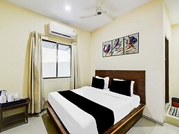 Deluxe Hotel Sri Varaahi inn