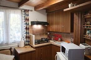 Quiet Two-level Mountain Villa Dorothy Polydrosos