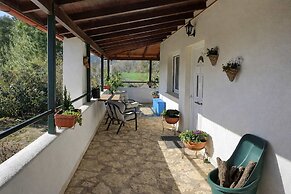 Villa Dorothy - Mountain View Retreat Polydrosos