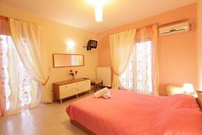 Bussiness Maisonette Getaway 5 min From the Beach