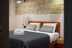 Santa Croce Suite by DuHomes