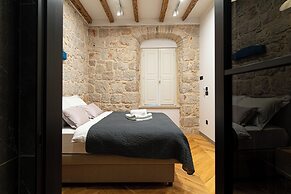 Santa Croce Suite by DuHomes